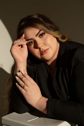Dra. Helen Zamprogna: Onde a beleza se encontra com a essência Dra. Helen Zamprogna: Onde a beleza se encontra com a essência