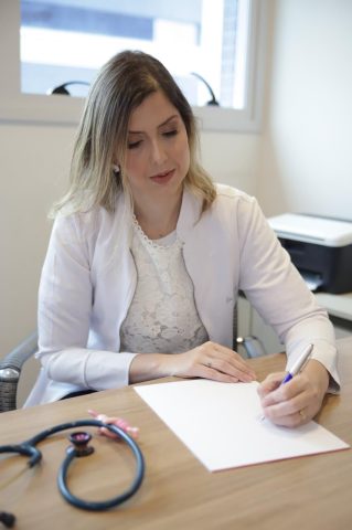 O cuidado que transforma: a jornada da pediatra Gabriela Seller Scamatti O cuidado que transforma: a jornada da pediatra Gabriela Seller Scamatti