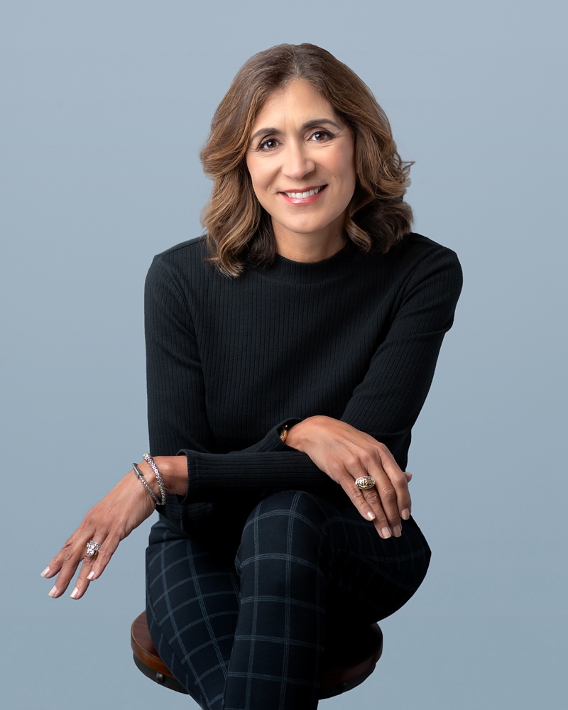 1ª Piloto latina dos EUA, Olga Custodio, inspira com livro