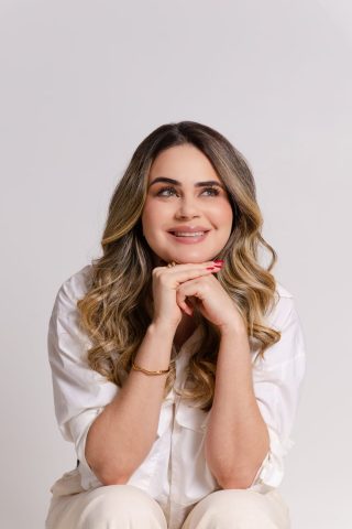 Dra. Júlia Bandeira: Beleza com propósito Dra. Júlia Bandeira: Beleza com propósito