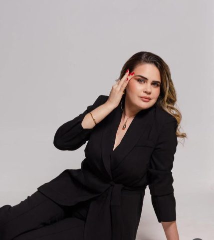 Dra. Júlia Bandeira: Beleza com propósito Dra. Júlia Bandeira: Beleza com propósito
