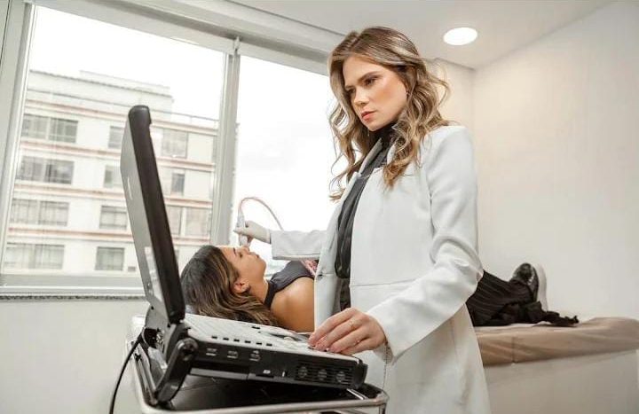 Dra. Patrícia Almeida: Entre a imagem e a essência Dra. Patrícia Almeida: Entre a imagem e a essência