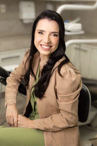 Dra. Lorrani Drumond: A Humanização na Odontologia Dra. Lorrani Drumond: A Humanização na Odontologia