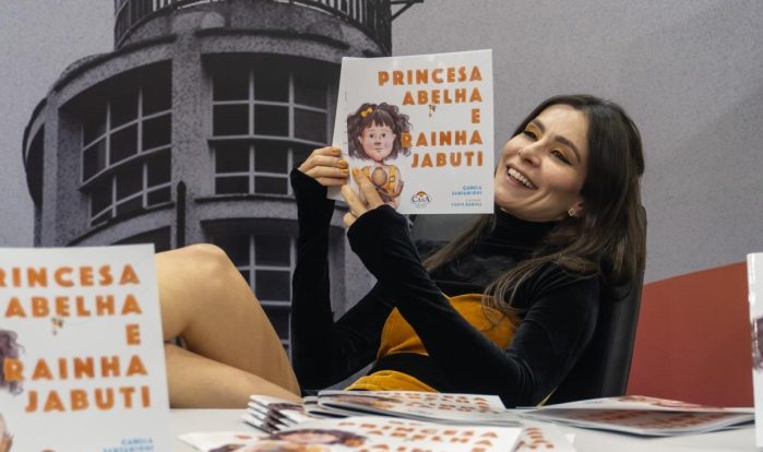 Atriz Camila Santanioni também é autora de livro infantil. Foto: Arquivo da artista/divulgação.