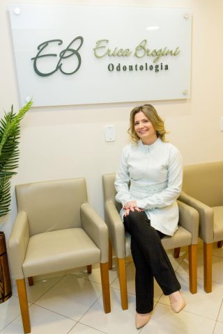 Dra. Erica Brogini: Sorrisos com propósito Dra. Erica Brogini: Sorrisos com propósito