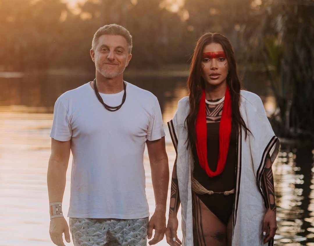 Anitta e Luciano Huck no Xingu