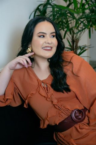 Dra. Brenda Godoy transforma vidas com ciência e tricologia Dra. Brenda Godoy transforma vidas com ciência e tricologia