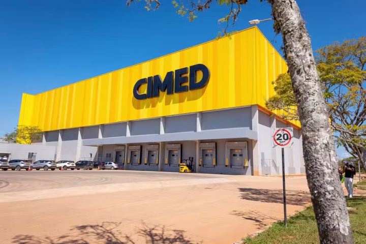 Cimed: a farmacêutica familiar que ousa com inovação e fecha parceria histórica com a Coca-Cola Cimed: a farmacêutica familiar que ousa com inovação e fecha parceria histórica com a Coca-Cola