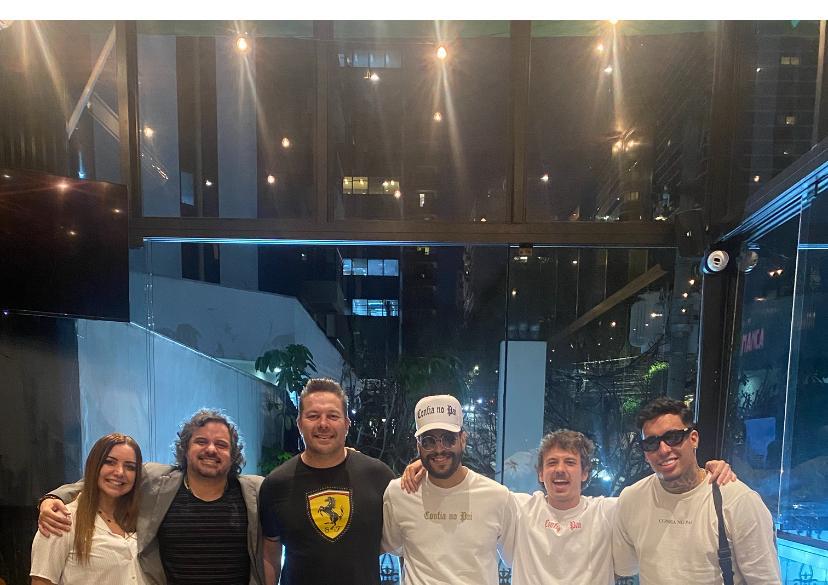 Reunião de Negócios no Restaurante Mula Manca Reúne Cineastas, Empresários e Artistas