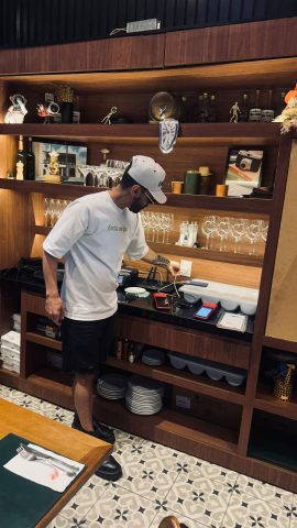 Reunião de Negócios no Restaurante Mula Manca Reúne Cineastas, Empresários e Artistas Reunião de Negócios no Restaurante Mula Manca Reúne Cineastas, Empresários e Artistas