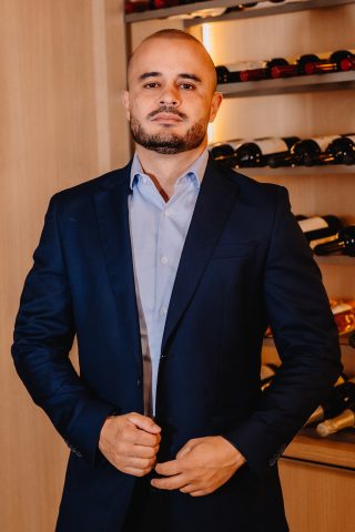 Rafael Albuquerque: do vendedor de chinelos ao comando da Alpha Business