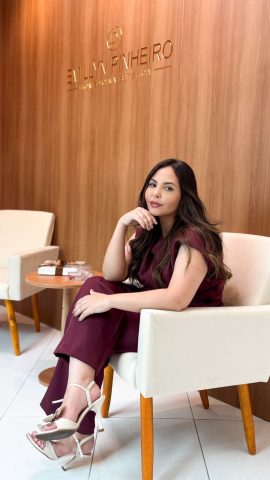 Referência em estética facial, a biomédica esteta Dra. Emillyn Pinheiro une técnica e empatia para elevar a autoestima de seus clientes Referência em estética facial, a biomédica esteta Dra. Emillyn Pinheiro une técnica e empatia para elevar a autoestima de seus clientes
