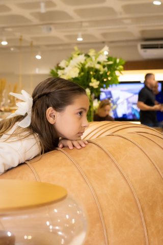 Tributo a Jorge Vercillo, Suissdesign, noite inesquecível, arte, música, design, emoção, sofisticação, arquitetura, experiência sensorial, evento exclusivo, celebração da arte, beleza nos detalhes, inspiração, conexão Tributo a Jorge Vercillo na Suissdesign