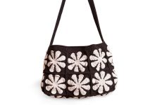 Bolsa Margarida: design atemporal, feito à mão em cada detalhe. Uma peça que une leveza, elegância e o valor do trabalho artesanal. Foto: Cristina Sasaki.