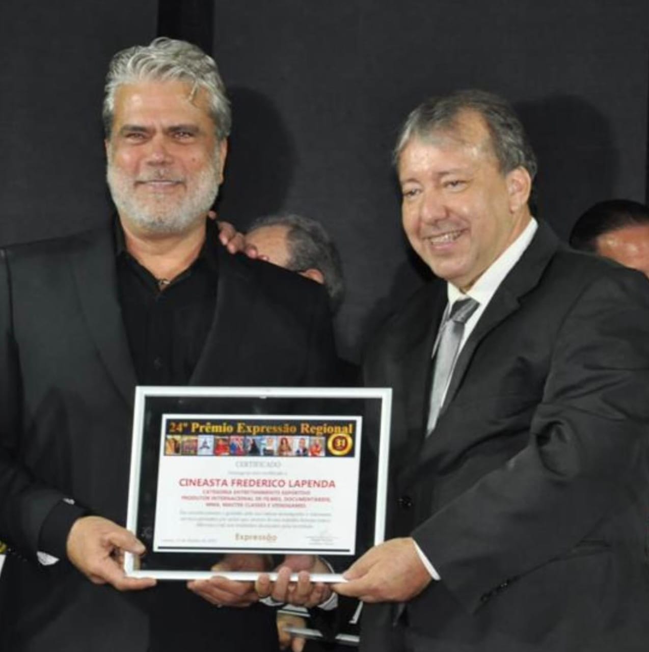 Frederico Lapenda recebe Prêmio Expressão no Entretenimento Esportivo