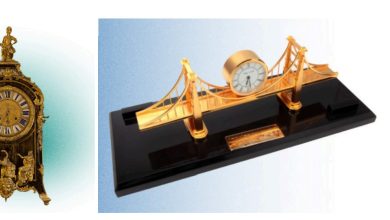 À esq., relógio francês estilo Régence, da coleção Ema Klabin; à dir. relógio Golden Gate, presenteado a FHC nos EUA