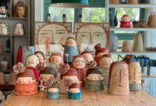 Pedidores de Abraços do ateliê Armoriarte: peças artesanais têm o poder de deixar a casa mais acolhedora e cheia de personalidade. Foto: divulgação.