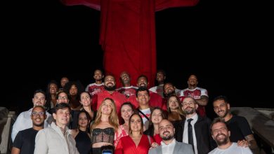 Cristo ilumina o Rio em vermelho para marcar o início do Instituto Carnaval 360