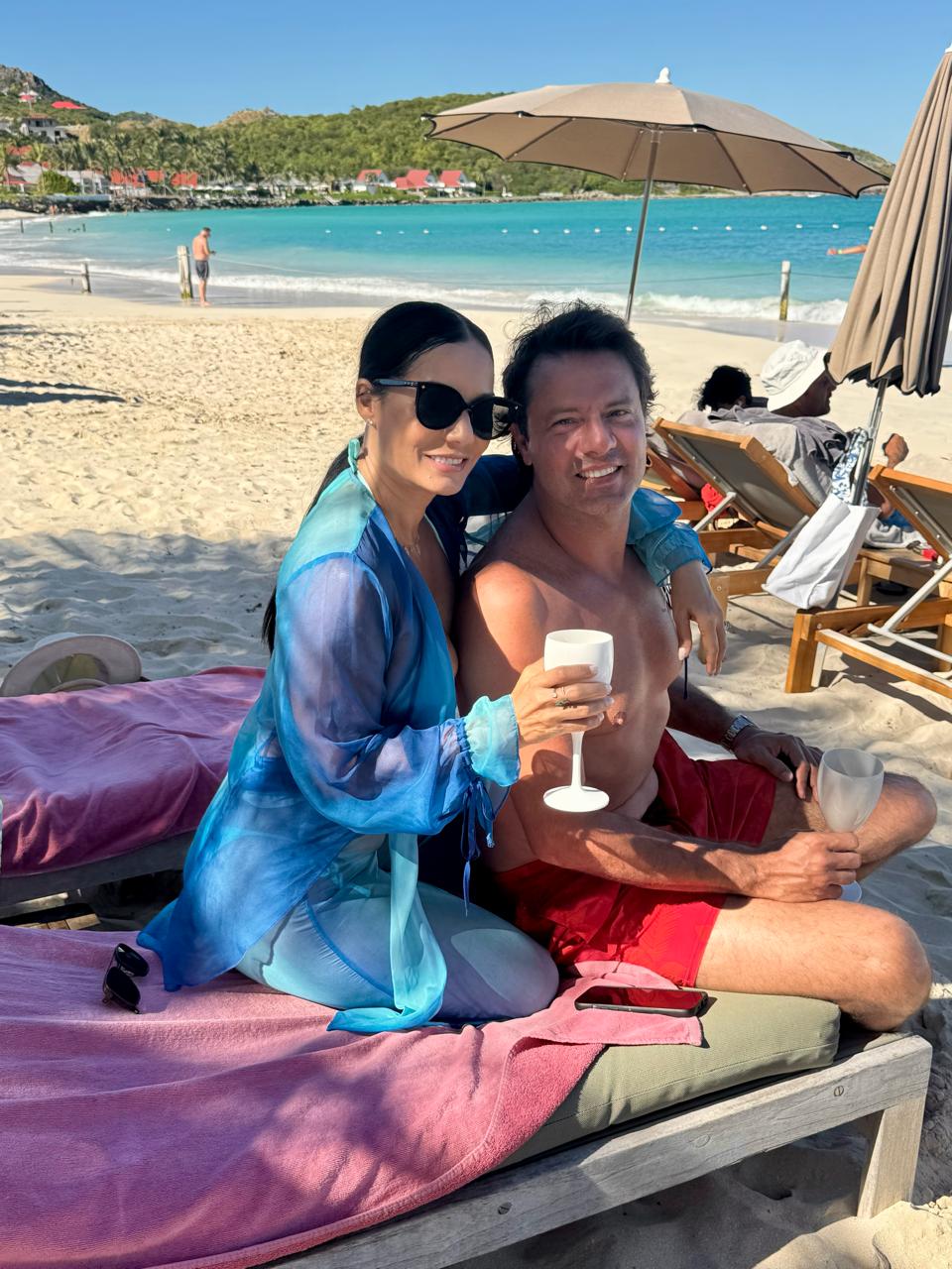 Mônica Carvalho celebra prêmio em Mônaco com férias românticas