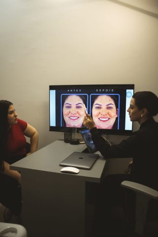 Dra. Carolina Moraes redefine a odontologia ao unir excelência técnica e impacto social