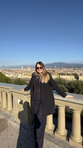 Aline Suniga Cordeiro ensina como mulheres podem enriquecer com organização financeira