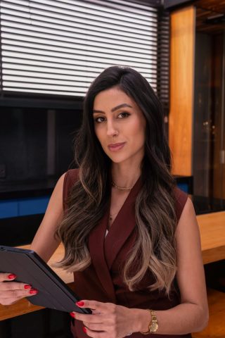 Estética sem padrões: o olhar da Dra. Déborah Souza sobre beleza e identidade