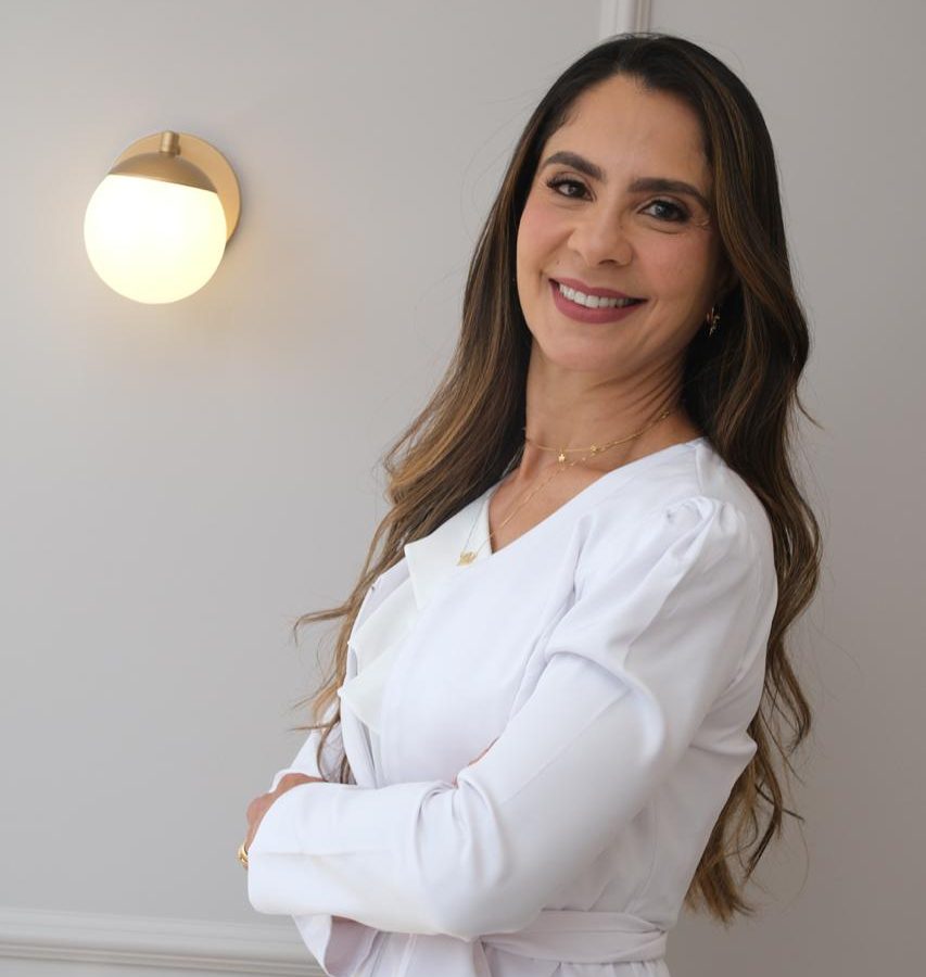 Entre ciência e sensibilidade, Dra. Hellen Valois transforma a otomodelação em instrumento de autoestima