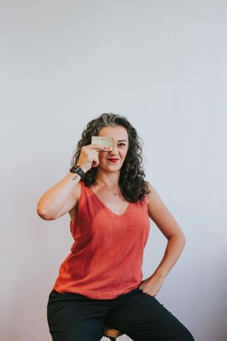 Sara Matos mostra como emoções moldam a vida financeira