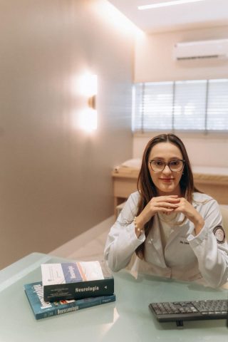 Dra. Caroline Figueiredo: quando ciência, agilidade e empatia se encontram na neurologia