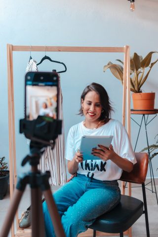 Stefani Liazi revoluciona a relação das mulheres com a moda