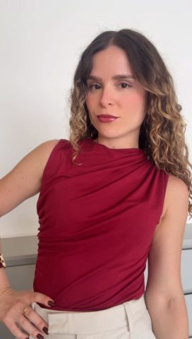 Karine Rodrigues integra nutrição e treinamento físico para transformar saúde e estilo de vida
