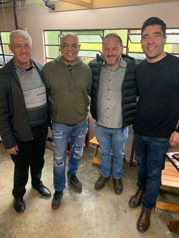 Emerson Maas ao lado de lideranças mafrenses