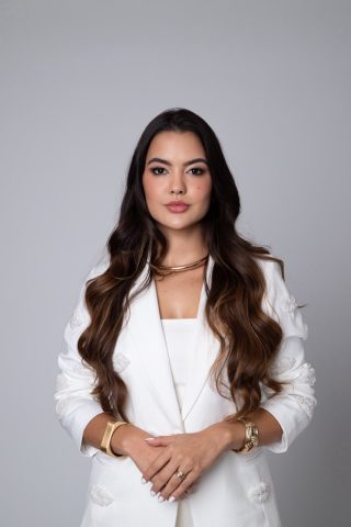 Dra. Jennifer Lino transforma autoestima com naturalidade