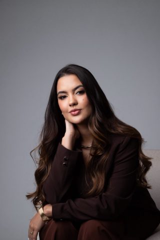 Dra. Jennifer Lino transforma autoestima com naturalidade