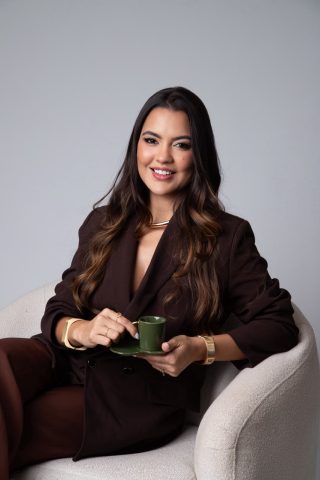Dra. Jennifer Lino transforma autoestima com naturalidade