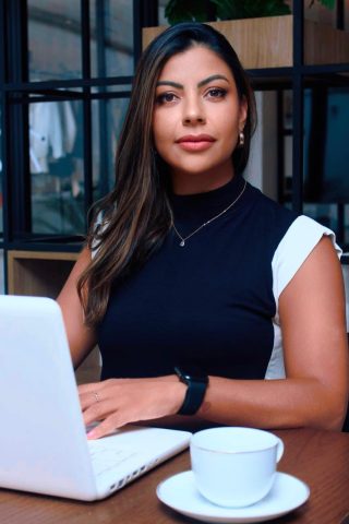 Karina Araújo: Marcas que Ganham um Novo Significado Karina Araújo: Marcas que Ganham um Novo Significado