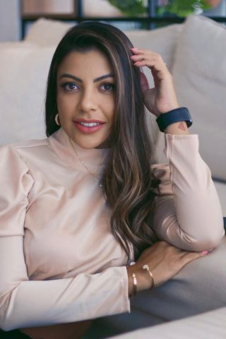 Karina Araújo: Marcas que Ganham um Novo Significado Karina Araújo: Marcas que Ganham um Novo Significado