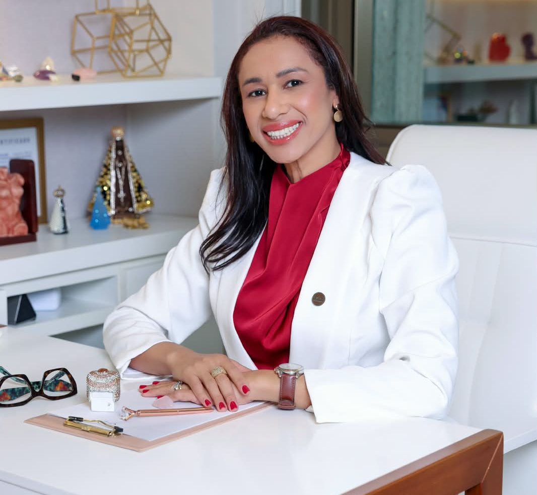 Dra. Jarcîaria Sîlva: Excelência em Cada Detalhe