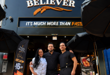 Fundadores Pastel Believer Walison Santos, Jessica Bertolucci e o filho, Ryan Bertolucci | Foto: Divulgação/acervo pessoal 