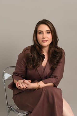 Dra. Ana Carla Veloso: O Poder de Recomeçar Dra. Ana Carla Veloso: O Poder de Recomeçar